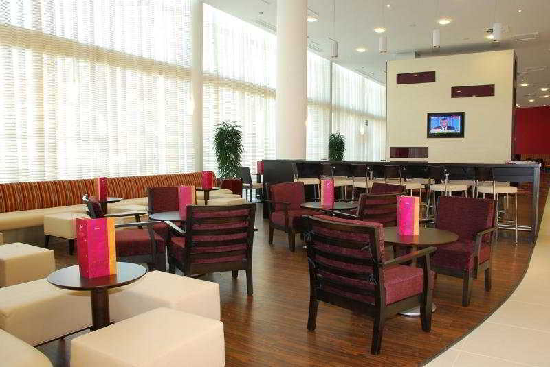 Courtyard By Marriott London Gatwick Airport Hotel Crawley  Restaurant photo